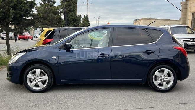 Nissan Tiida-4