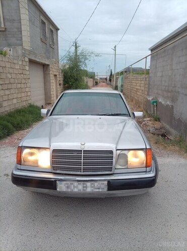 Mercedes 250 D-1
