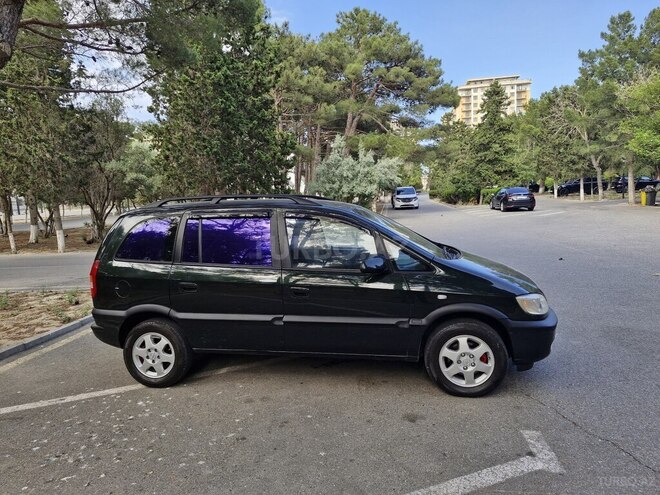 Opel Zafira-8