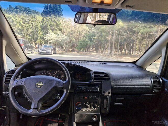 Opel Zafira-13