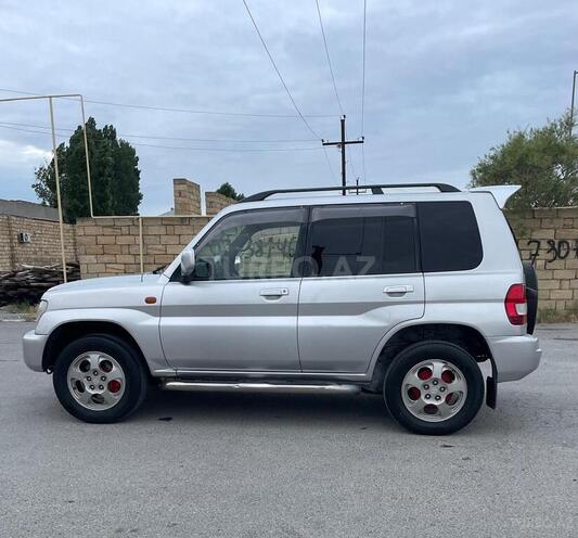 Mitsubishi Pajero io-7