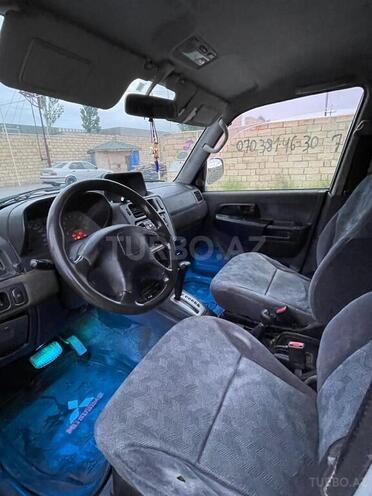 Mitsubishi Pajero io-11