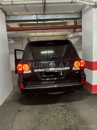 Toyota Land Cruiser-5