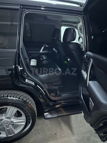 Toyota Land Cruiser-6