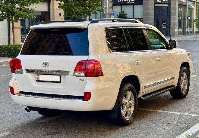 Toyota Land Cruiser-7