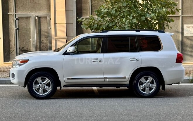 Toyota Land Cruiser-9