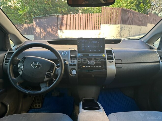 Toyota Prius-5