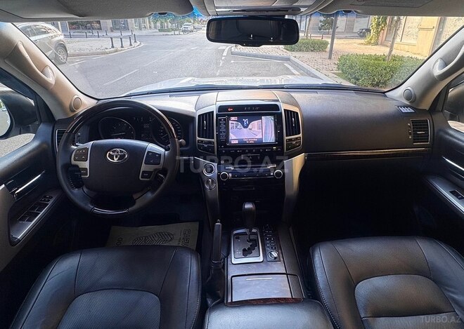 Toyota Land Cruiser-10