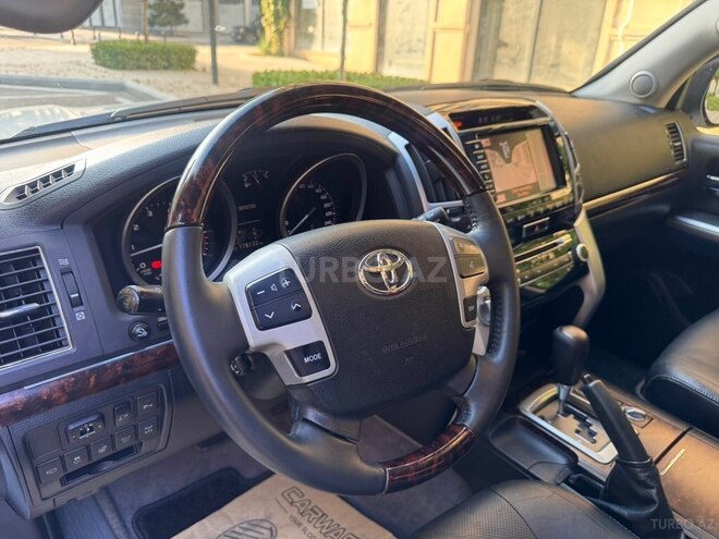 Toyota Land Cruiser-11