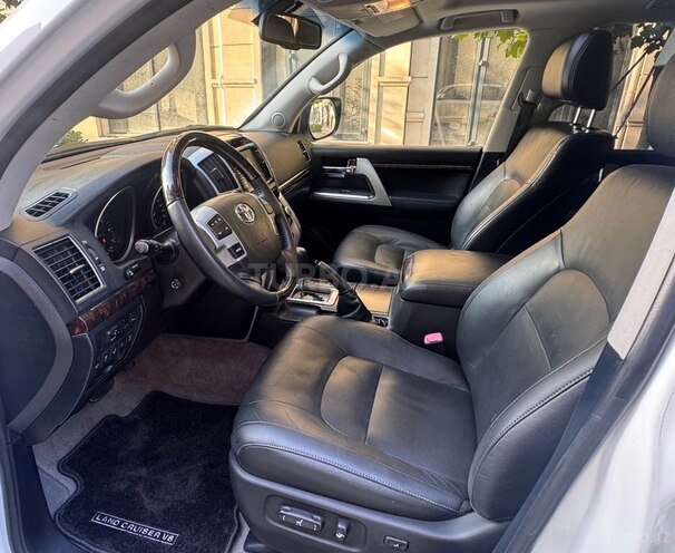 Toyota Land Cruiser-12