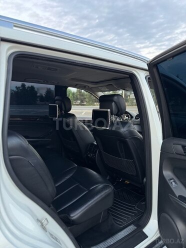 Mercedes GL 550 4MATIC-9