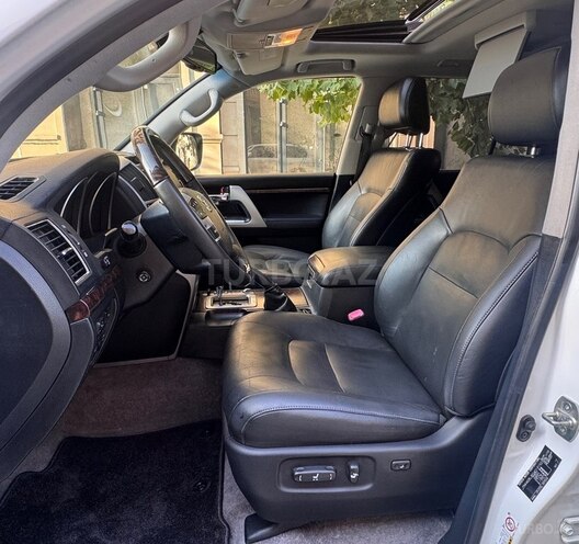 Toyota Land Cruiser-13