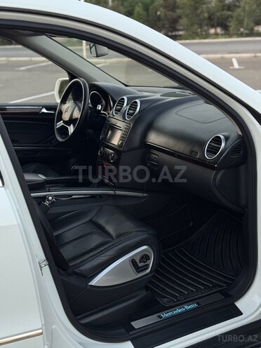Mercedes GL 550 4MATIC-8