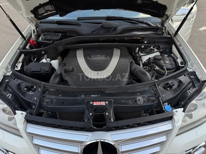 Mercedes GL 550 4MATIC-10