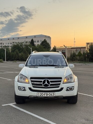 Mercedes GL 550 4MATIC-2