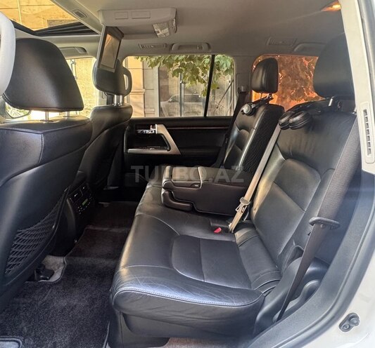 Toyota Land Cruiser-16