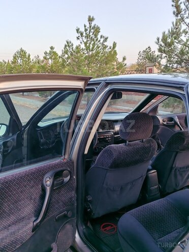 Opel Vectra-3