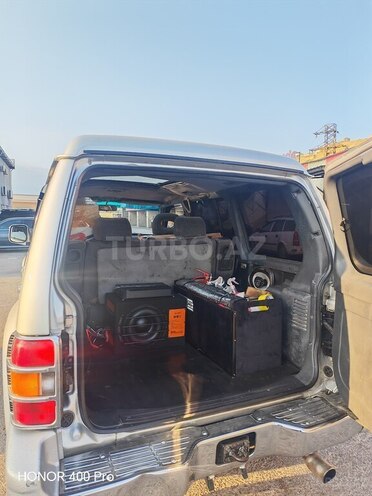 Mitsubishi Pajero-6