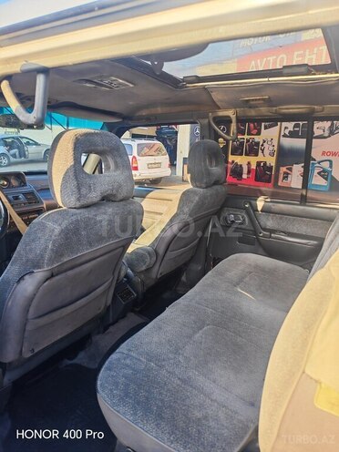 Mitsubishi Pajero-7