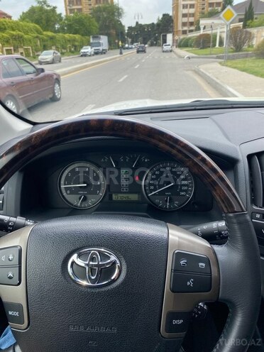 Toyota Land Cruiser-8