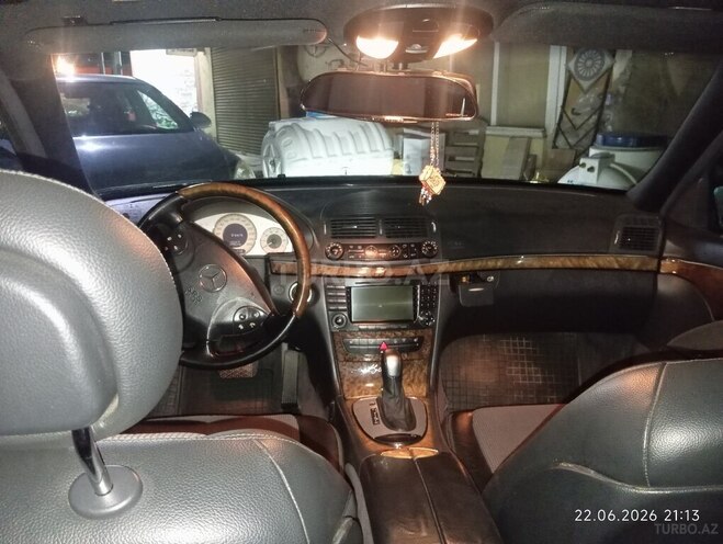 Mercedes E 240-2