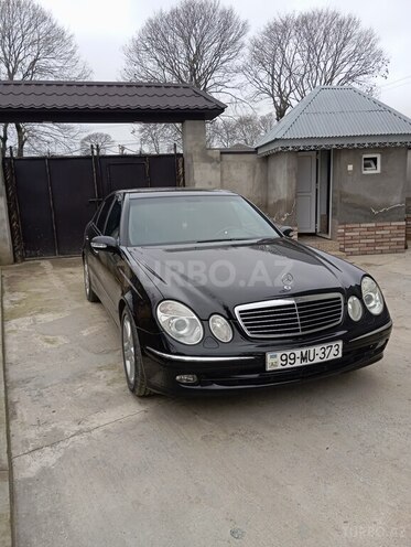 Mercedes E 240-1