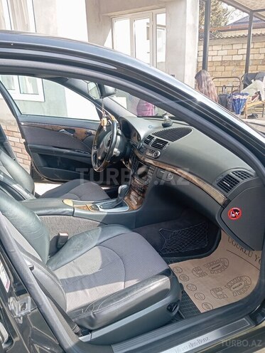 Mercedes E 240-8