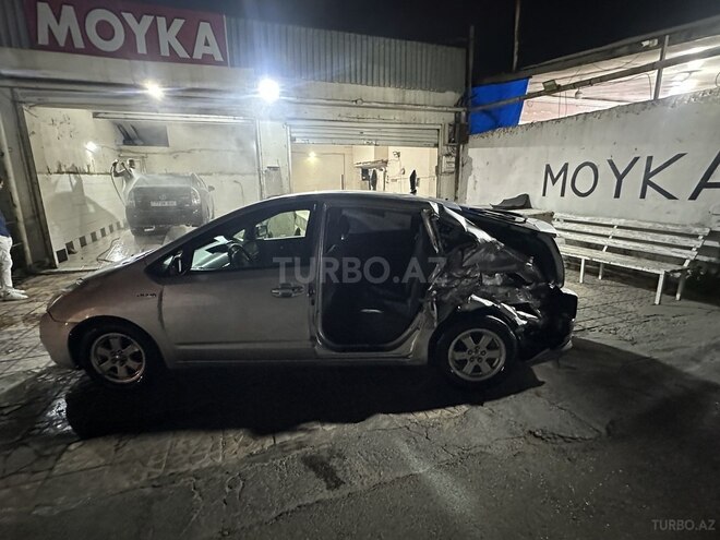 Toyota Prius-12