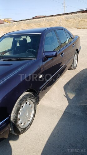 Mercedes E 200-8