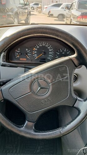 Mercedes E 200-3