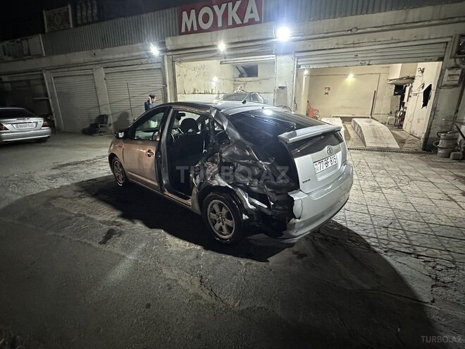 Toyota Prius-13