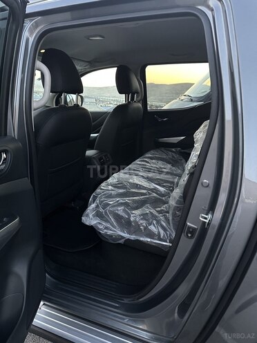Nissan Navara-11