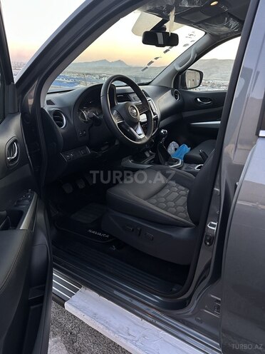 Nissan Navara-12