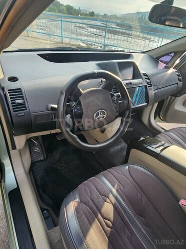 Toyota Prius-12