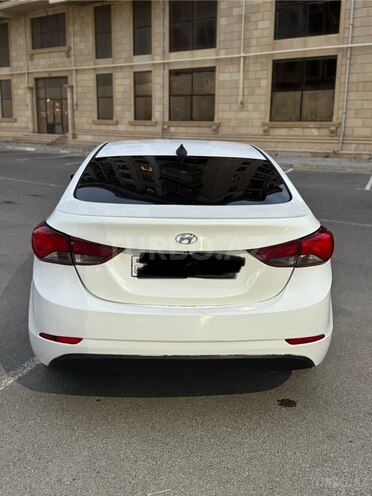 Hyundai Elantra-3