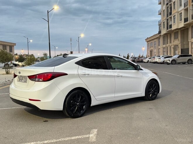 Hyundai Elantra-4