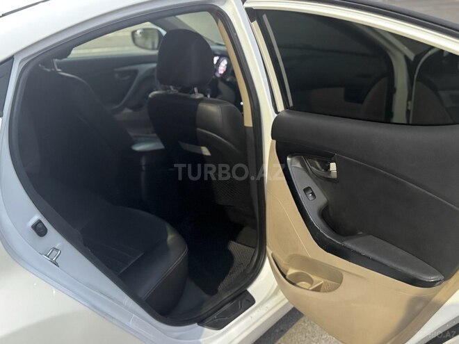 Hyundai Elantra-6