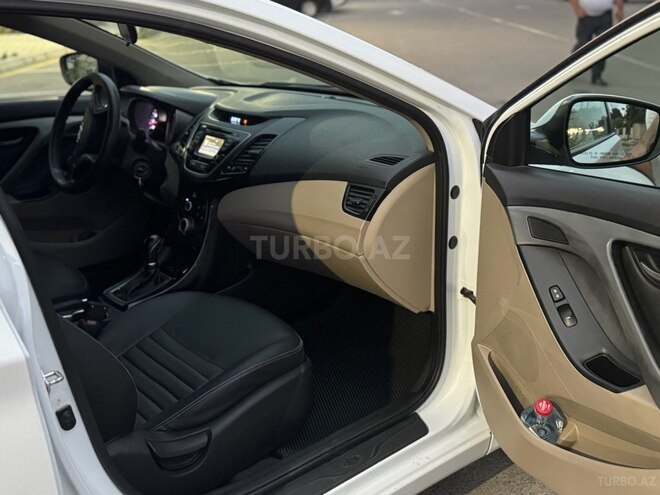 Hyundai Elantra-5