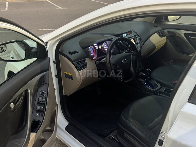Hyundai Elantra-8