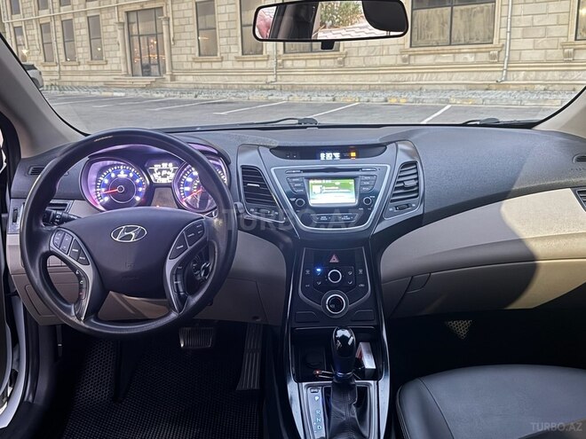 Hyundai Elantra-7