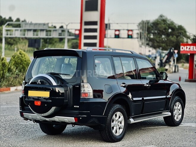 Mitsubishi Pajero-5
