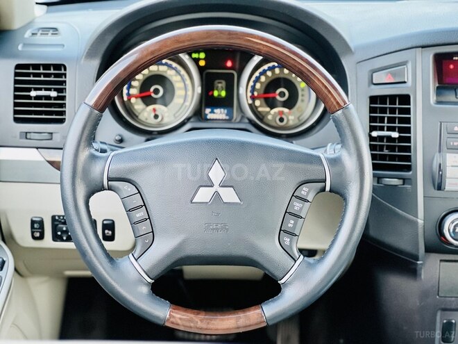 Mitsubishi Pajero-14