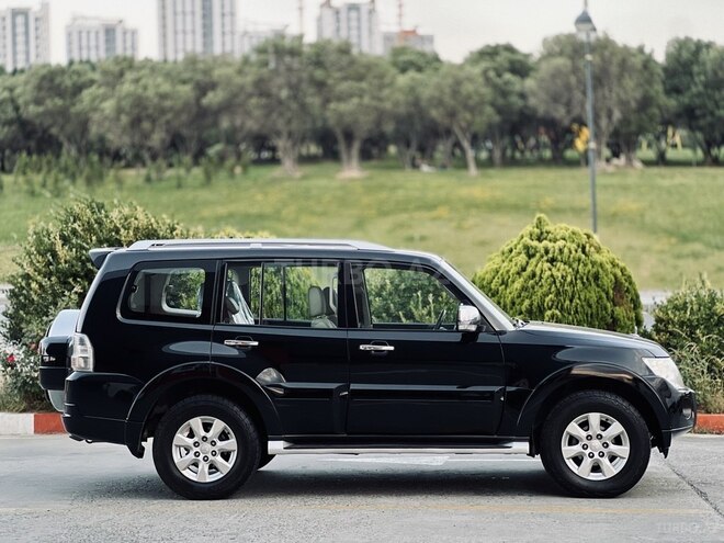 Mitsubishi Pajero-9