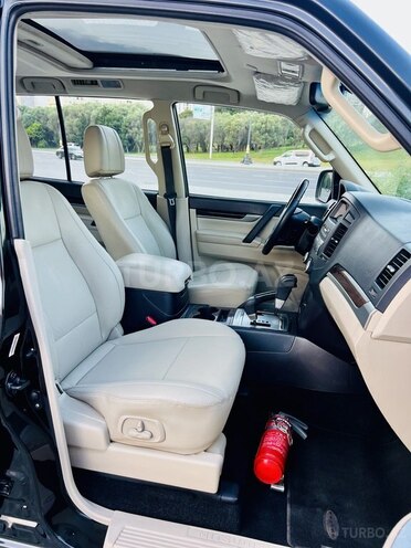 Mitsubishi Pajero-11