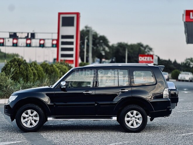 Mitsubishi Pajero-2