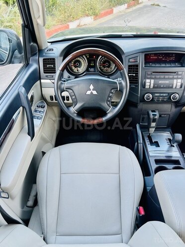 Mitsubishi Pajero-13