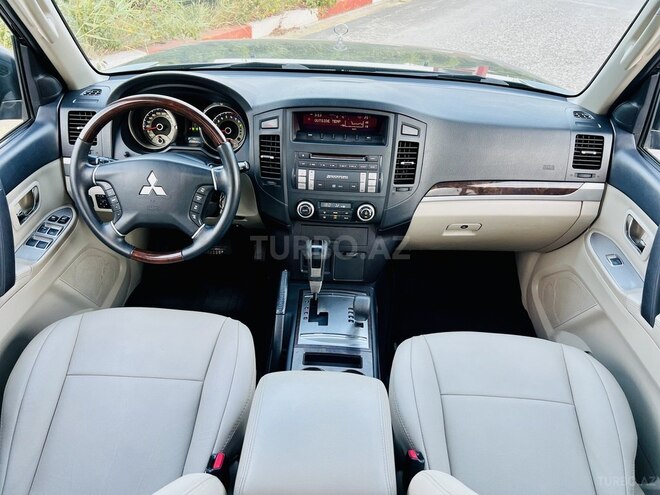 Mitsubishi Pajero-16