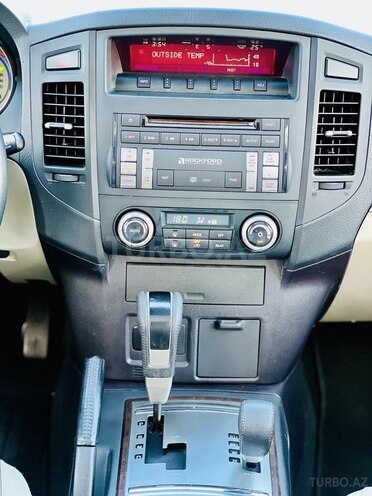 Mitsubishi Pajero-15