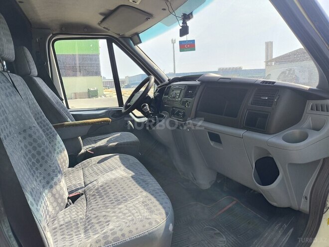 Ford Transit-3
