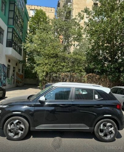 Hyundai Venue-3